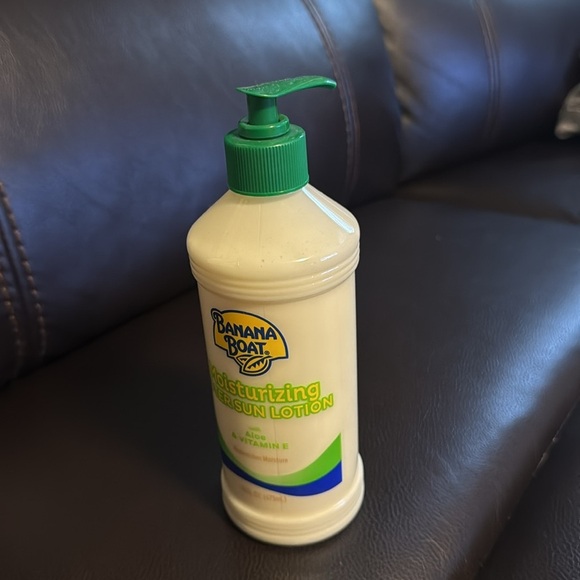 Banana Boat Moisturizing After Sun Lotion 2 X 16 Fl oz pump bottle - Picture 3 of 4